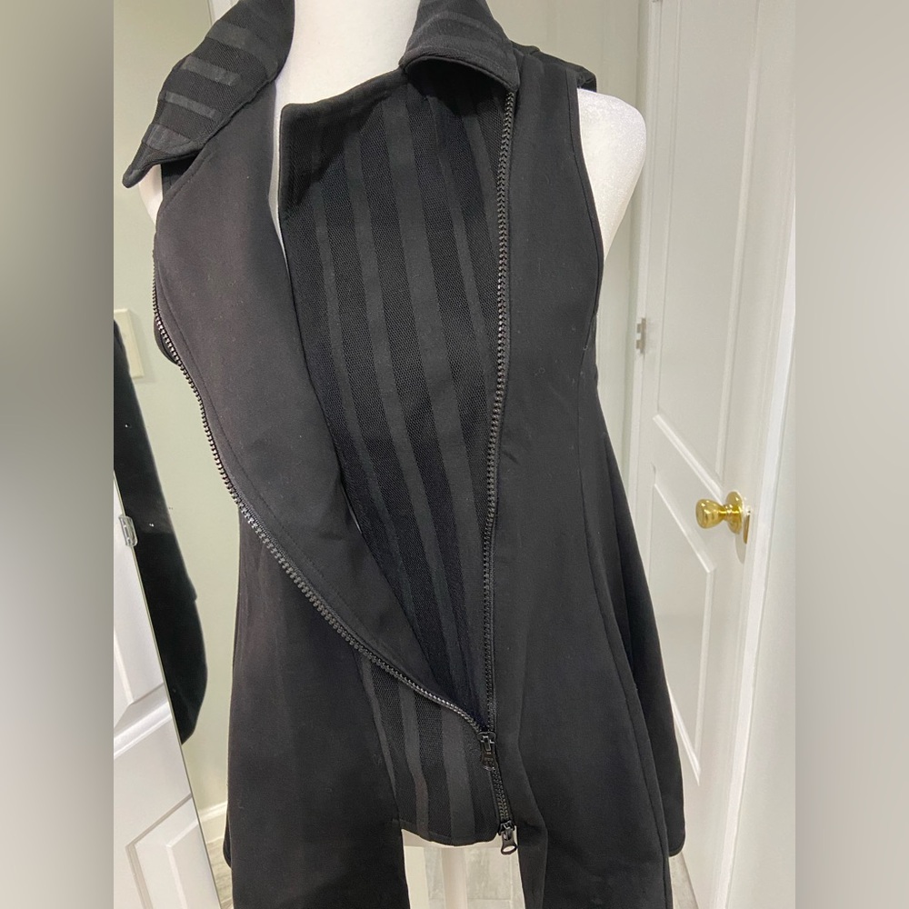 NWOT Alain Murati Women's Black Sleeveless Jacket/ Vest Size M/L